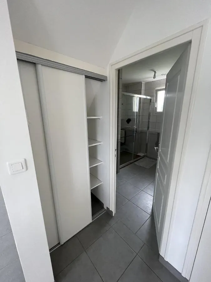 Maison A 2 Pas De La Roche - Bernard Nivillac 0*,  France